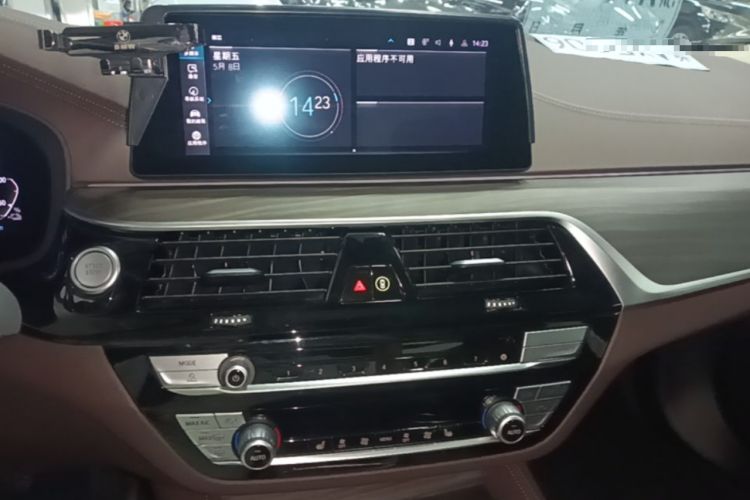 Used BMW 5 Series New Energy 2020 Mileage Upgrade Version 530Le Luxury Package Audio And AC Panel