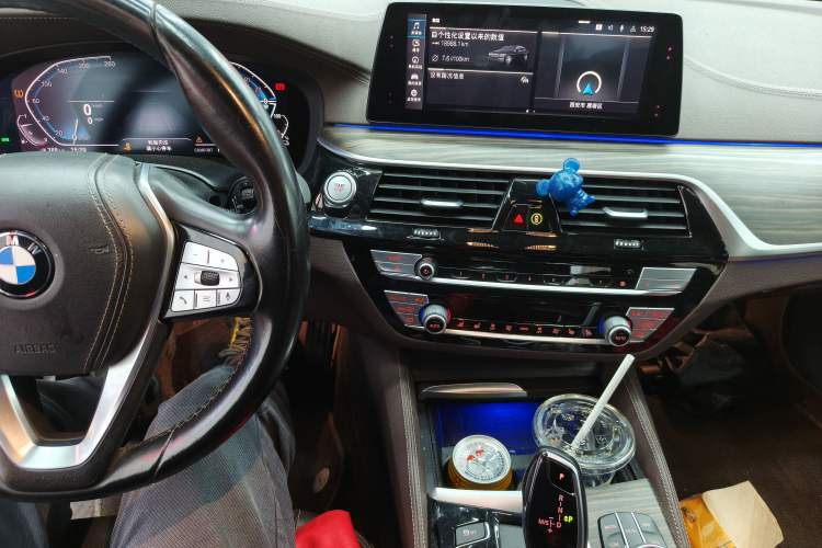 Used BMW 5 Series New Energy 2020 530Le Luxury Package Audio And AC Panel