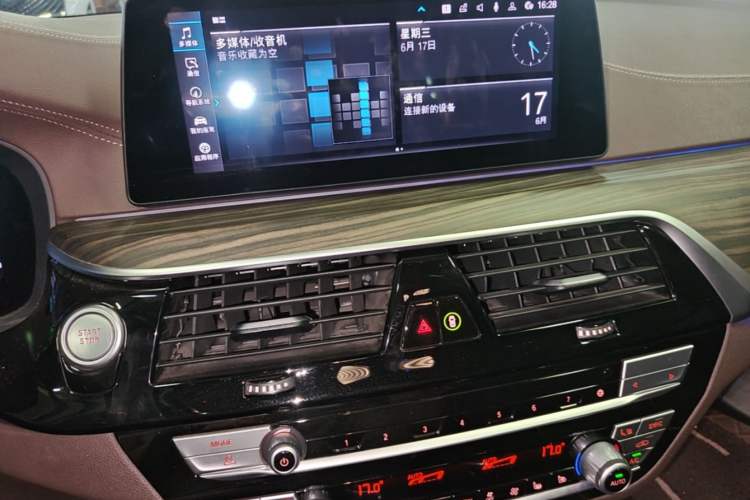 Used BMW 5 Series New Energy 2020 Mileage Upgrade Version 530Le Pioneer Edition Audio And AC Panel