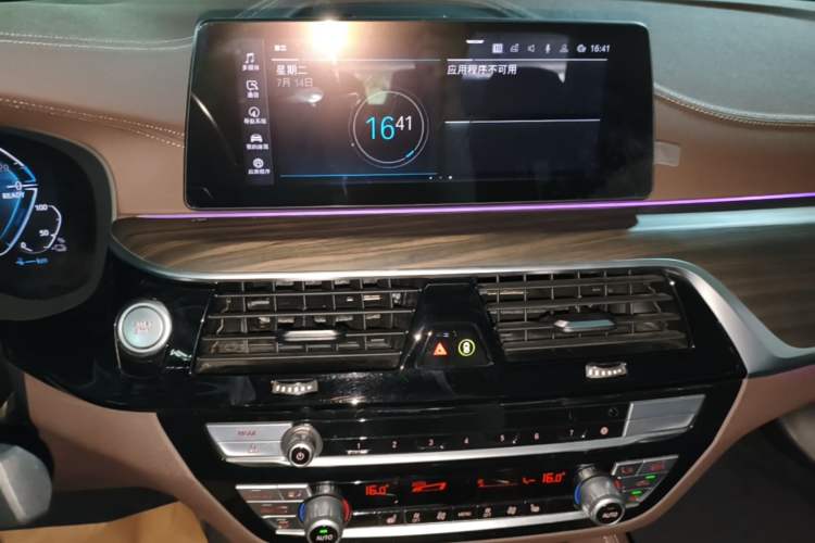 Used BMW 5 Series New Energy 2020 Mileage Upgrade Version 530Le Luxury Package Audio And AC Panel