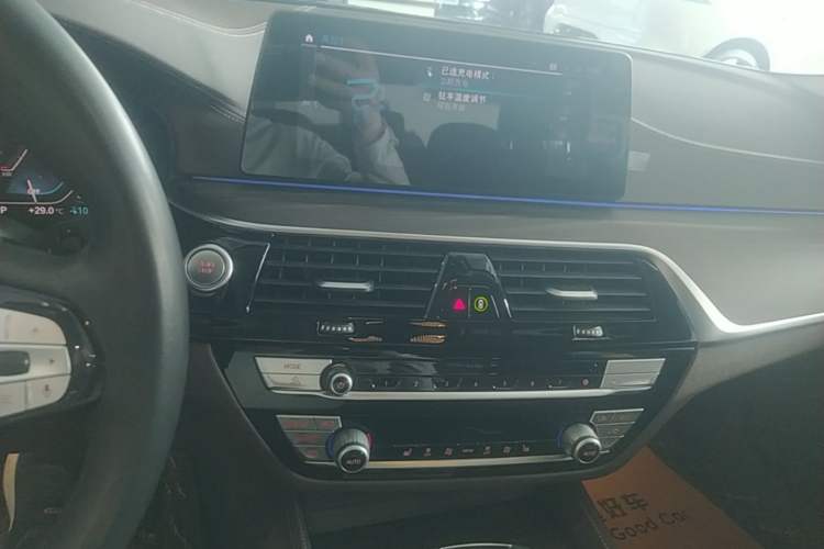 Used BMW 5 Series New Energy 2020 Mileage Upgrade Version 530Le Luxury Package Audio And AC Panel