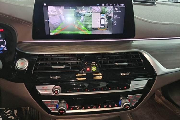 Used BMW 5 Series New Energy 2020 Mileage Upgrade Version 530Le Luxury Package Audio And AC Panel