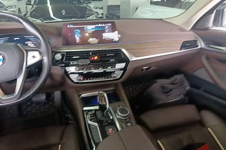Used BMW 5 Series New Energy 2020 530Le Pioneer Edition Audio And AC Panel