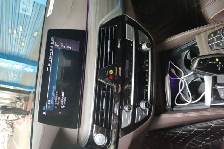 Used BMW 5 Series New Energy 2020 Mileage Upgrade Version 530Le Luxury Package Audio And AC Panel