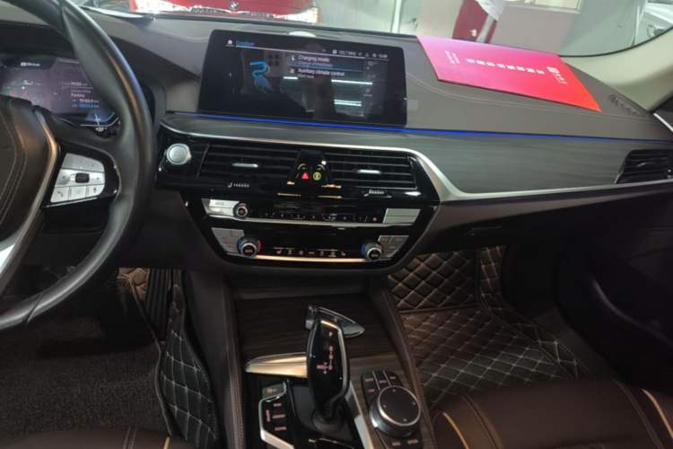 Used BMW 5 Series New Energy 2020 Mileage Upgrade Version 530Le Luxury Package Audio And AC Panel