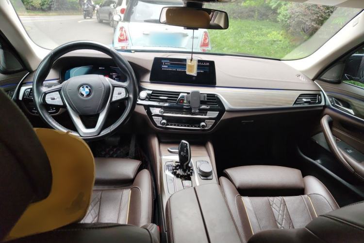 Used BMW 5 Series New Energy 2020 Mileage Upgrade Version 530Le Pioneer Edition Center Console