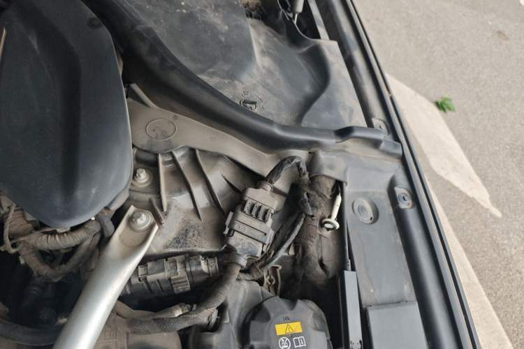 Used BMW 5 Series New Energy 2020 Mileage Upgrade Version 530Le Pioneer Edition Engine Bay Left