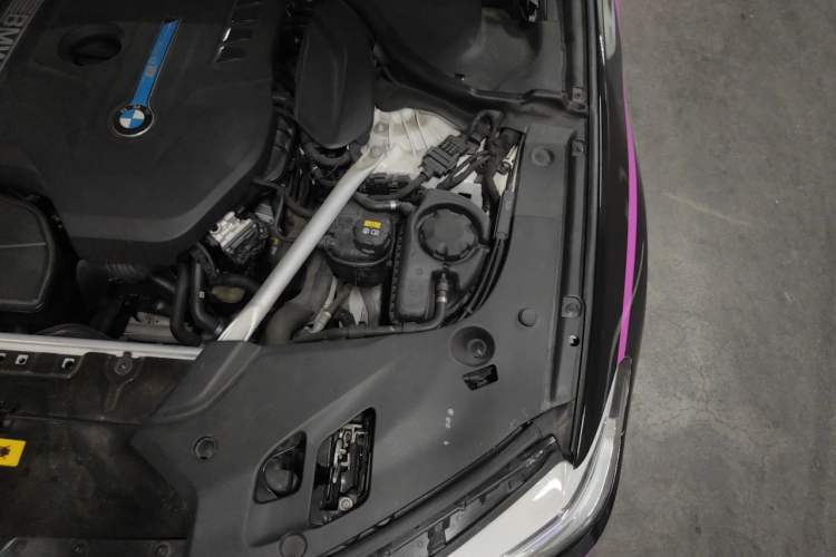 Used BMW 5 Series New Energy 2020 530Le Luxury Package Engine Bay Left
