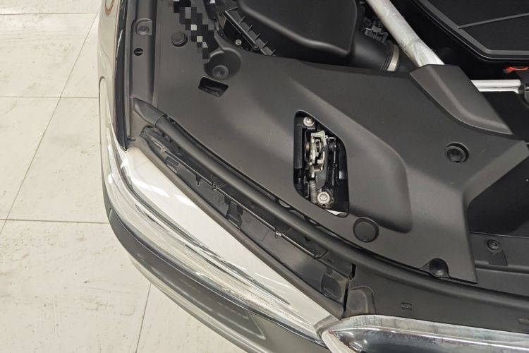 Used BMW 5 Series New Energy 2020 530Le Luxury Package Engine Bay Right