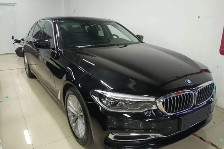 Used BMW 5 Series New Energy 2020 Mileage Upgrade Version 530Le Luxury Package Front Right 45 Deg
