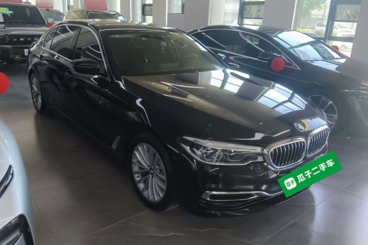 Used BMW 5 Series New Energy 2020 Mileage Upgrade Version 530Le Luxury Package Front Right 45 Deg