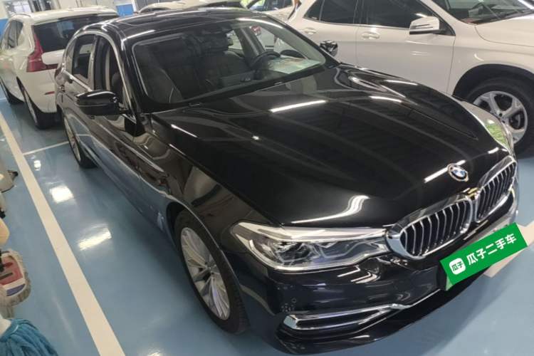Used BMW 5 Series New Energy 2020 Mileage Upgrade Version 530Le Luxury Package Front Right 45 Deg