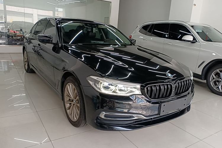Used BMW 5 Series New Energy 2020 Mileage Upgrade Version 530Le Luxury Package Front Right 45 Deg
