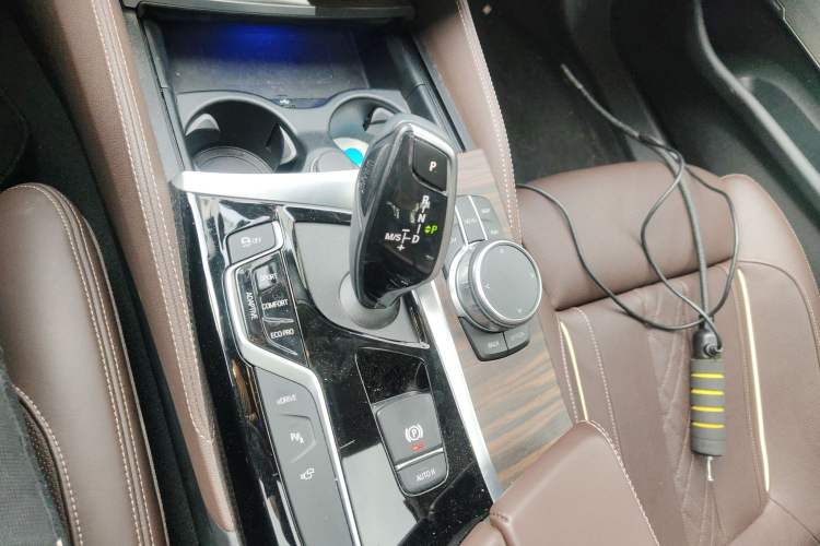 Used BMW 5 Series New Energy 2020 Mileage Upgrade Version 530Le Pioneer Edition Gear Lever