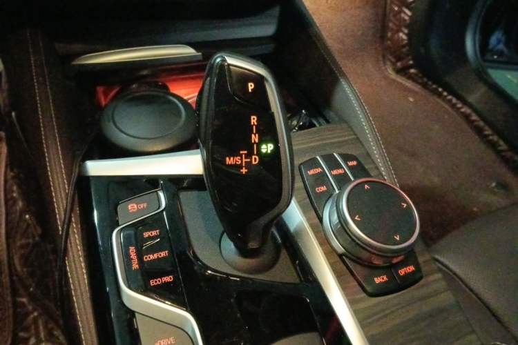 Used BMW 5 Series New Energy 2020 Mileage Upgrade Version 530Le Pioneer Edition Gear Lever