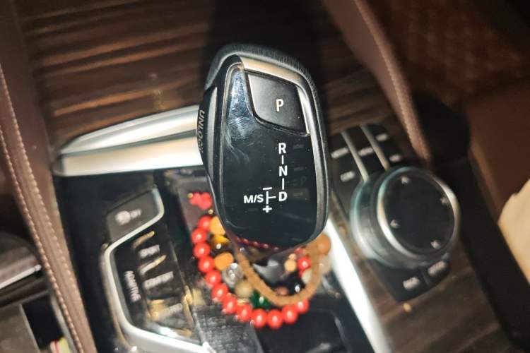 Used BMW 5 Series New Energy 2020 Mileage Upgrade Version 530Le Luxury Package Gear Lever