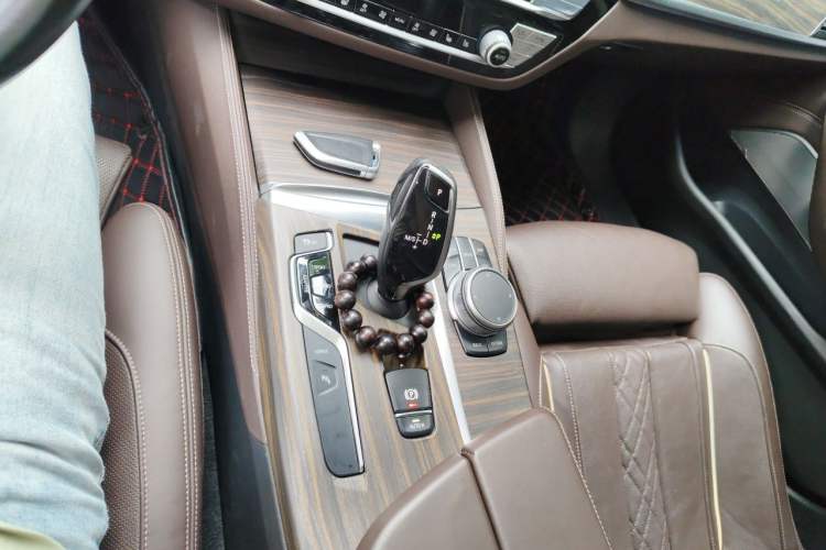 Used BMW 5 Series New Energy 2020 Mileage Upgrade Version 530Le Pioneer Edition Gear Lever