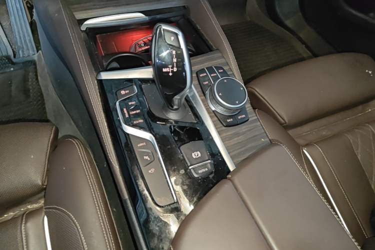 Used BMW 5 Series New Energy 2020 Mileage Upgrade Version 530Le Pioneer Edition Gear Lever