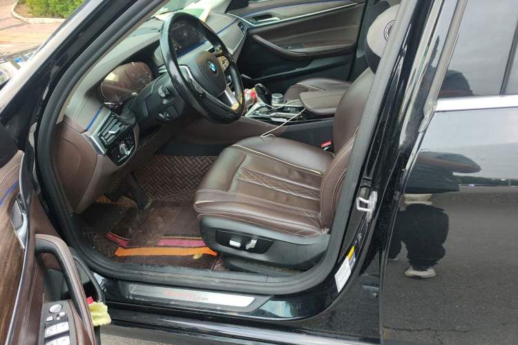 Used BMW 5 Series New Energy 2020 Mileage Upgrade Version 530Le Luxury Package Left Front Seat