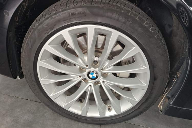 Used BMW 5 Series New Energy 2020 Mileage Upgrade Version 530Le Pioneer Edition Left Front Wheel Hub