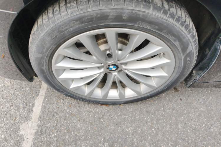 Used BMW 5 Series New Energy 2020 Mileage Upgrade Version 530Le Pioneer Edition Left Front Wheel Hub