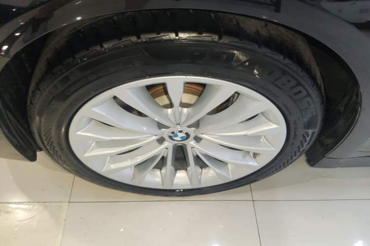 Used BMW 5 Series New Energy 2020 Mileage Upgrade Version 530Le Luxury Package Left Front Wheel Hub