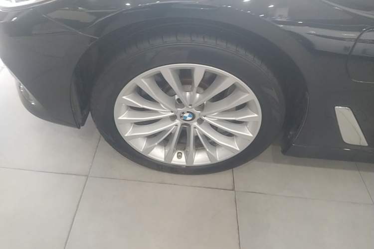 Used BMW 5 Series New Energy 2020 Mileage Upgrade Version 530Le Luxury Package Left Front Wheel Hub