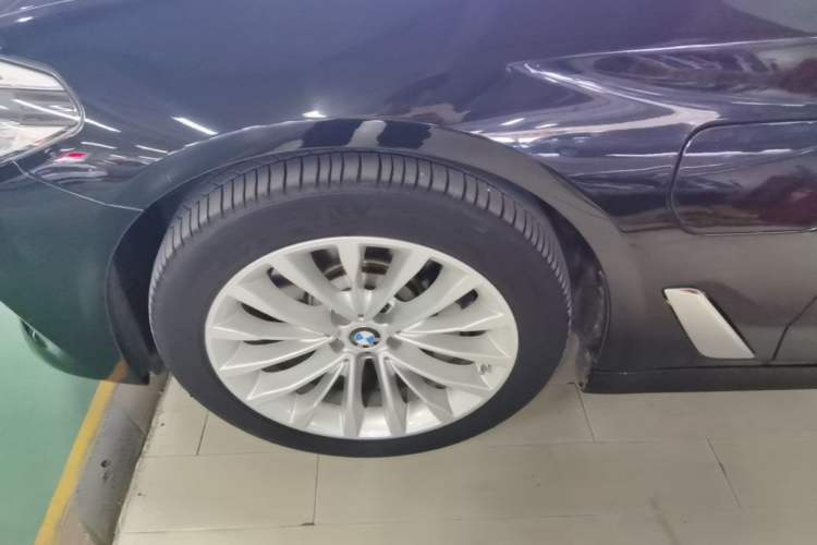 Used BMW 5 Series New Energy 2020 Mileage Upgrade Version 530Le Pioneer Edition Left Front Wheel Hub