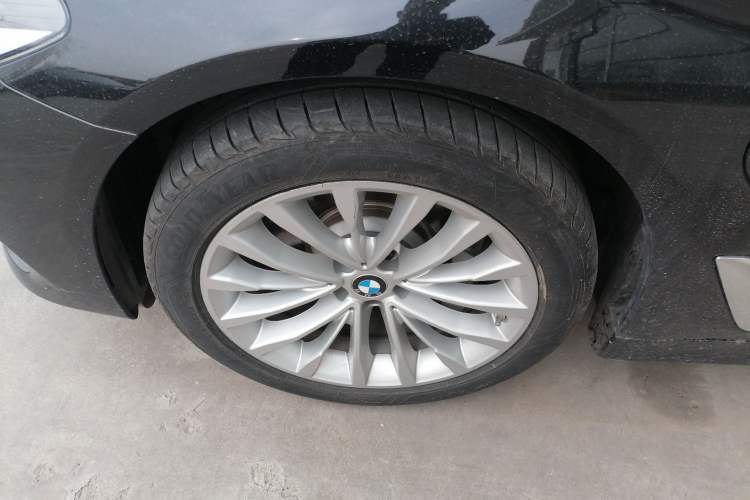 Used BMW 5 Series New Energy 2020 Mileage Upgrade Version 530Le Pioneer Edition Left Front Wheel Hub