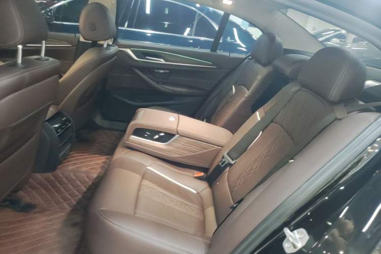 Used BMW 5 Series New Energy 2020 Mileage Upgrade Version 530Le Luxury Package Left Rear Seat