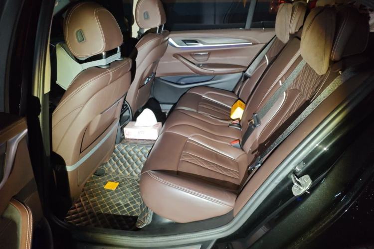 Used BMW 5 Series New Energy 2020 Mileage Upgrade Version 530Le Luxury Package Left Rear Seat