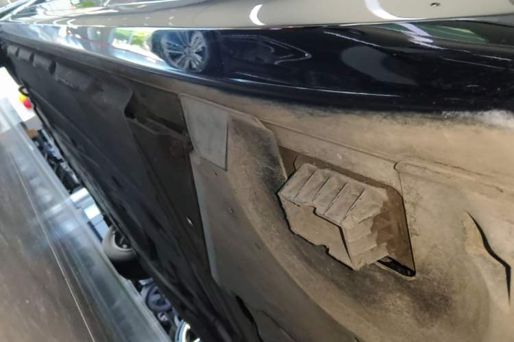 Used BMW 5 Series New Energy 2020 Mileage Upgrade Version 530Le Luxury Package Left Side Sill