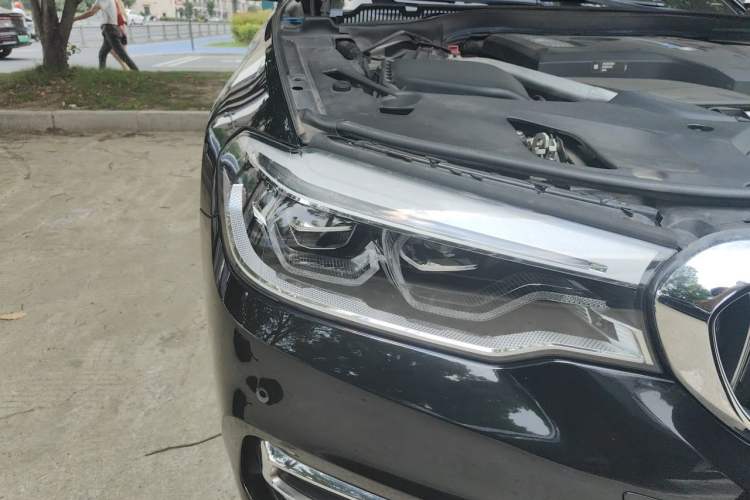 Used BMW 5 Series New Energy 2020 Mileage Upgrade Version 530Le Pioneer Edition Right Front Headlight