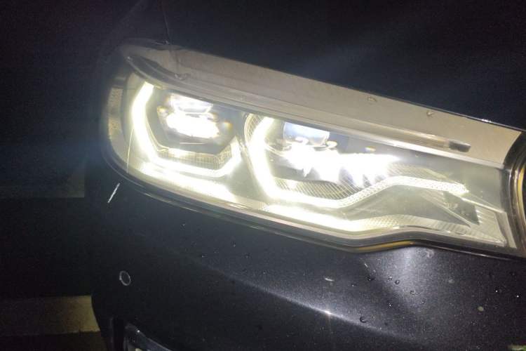 Used BMW 5 Series New Energy 2020 Mileage Upgrade Version 530Le Luxury Package Right Front Headlight