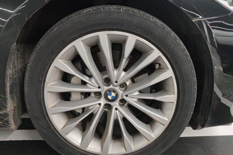 Used BMW 5 Series New Energy 2020 530Le Luxury Package Right Front Wheel Hub