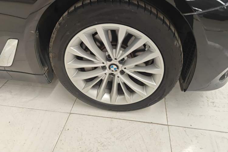 Used BMW 5 Series New Energy 2020 530Le Luxury Package Right Front Wheel Hub