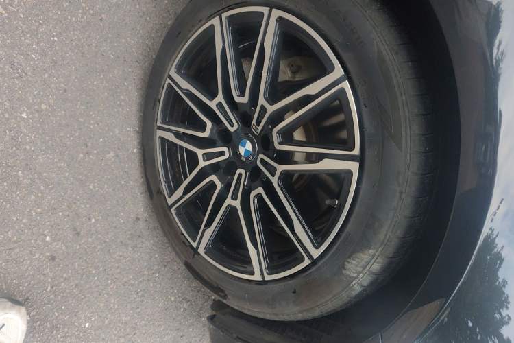 Used BMW 5 Series New Energy 2020 Mileage Upgrade Version 530Le Luxury Package Right Front Wheel Hub