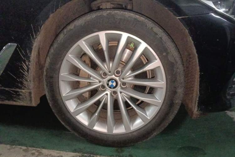 Used BMW 5 Series New Energy 2020 Mileage Upgrade Version 530Le Pioneer Edition Right Front Wheel Hub