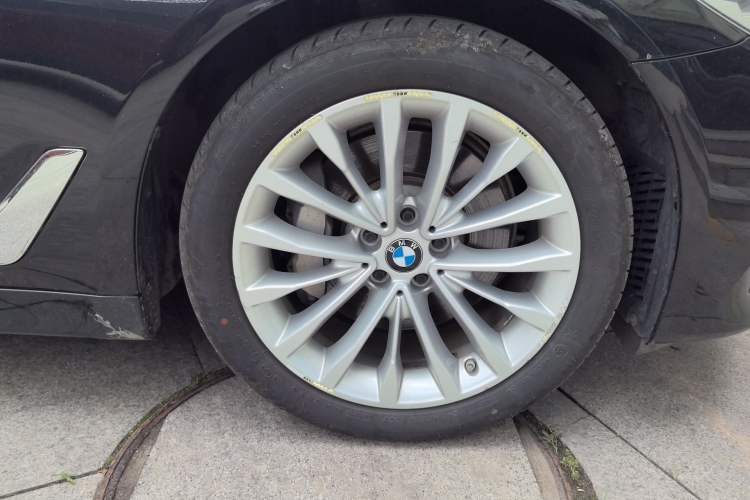 Used BMW 5 Series New Energy 2020 530Le Pioneer Edition Right Front Wheel Hub