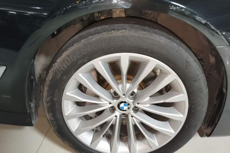 Used BMW 5 Series New Energy 2020 Mileage Upgrade Version 530Le Luxury Package Right Front Wheel Hub