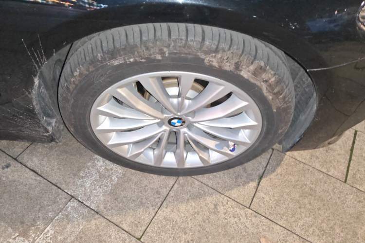 Used BMW 5 Series New Energy 2020 Mileage Upgrade Version 530Le Luxury Package Right Front Wheel Hub