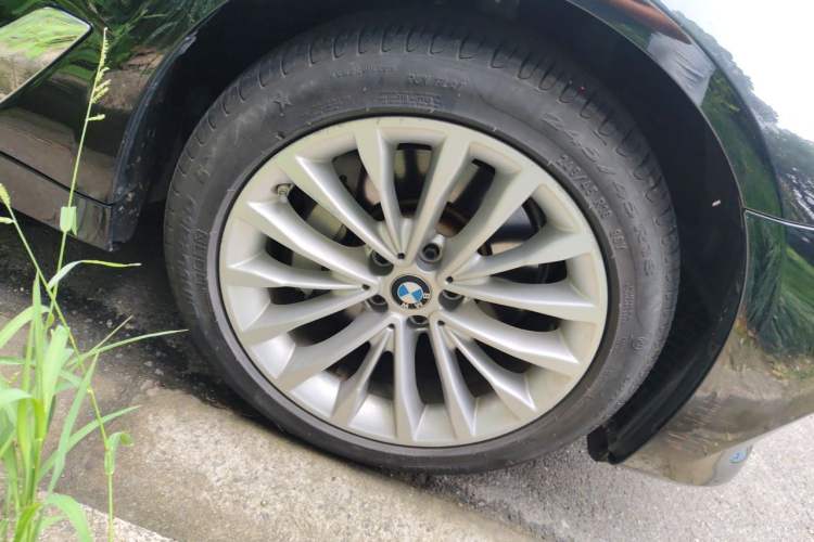 Used BMW 5 Series New Energy 2020 Mileage Upgrade Version 530Le Pioneer Edition Right Front Wheel Hub