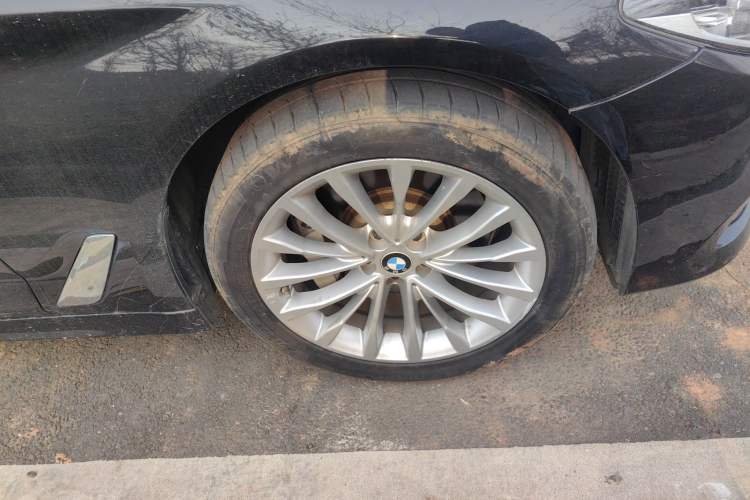 Used BMW 5 Series New Energy 2020 Mileage Upgrade Version 530Le Luxury Package Right Front Wheel Hub