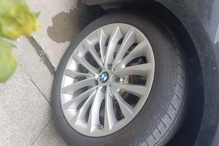 Used BMW 5 Series New Energy 2020 Mileage Upgrade Version 530Le Luxury Package Right Front Wheel Hub