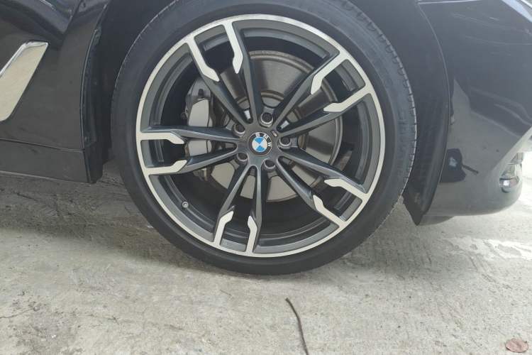 Used BMW 5 Series New Energy 2020 Mileage Upgrade Version 530Le Pioneer Edition Right Front Wheel Hub