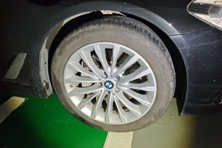 Used BMW 5 Series New Energy 2020 Mileage Upgrade Version 530Le Luxury Package Right Front Wheel Hub