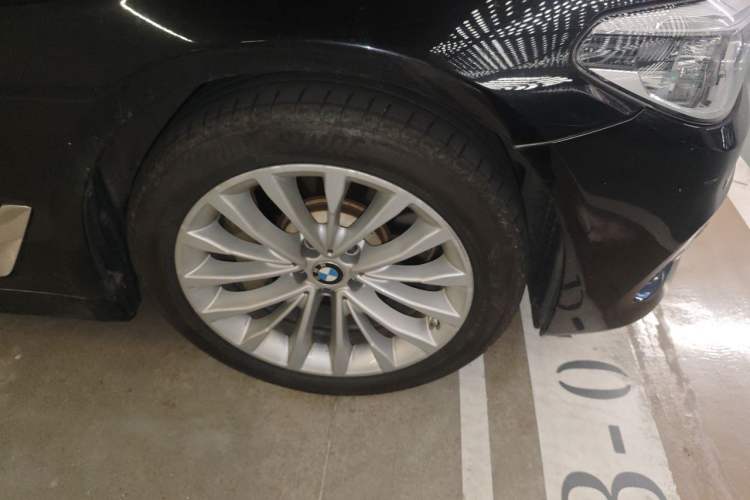 Used BMW 5 Series New Energy 2020 530Le Luxury Package Right Front Wheel Hub