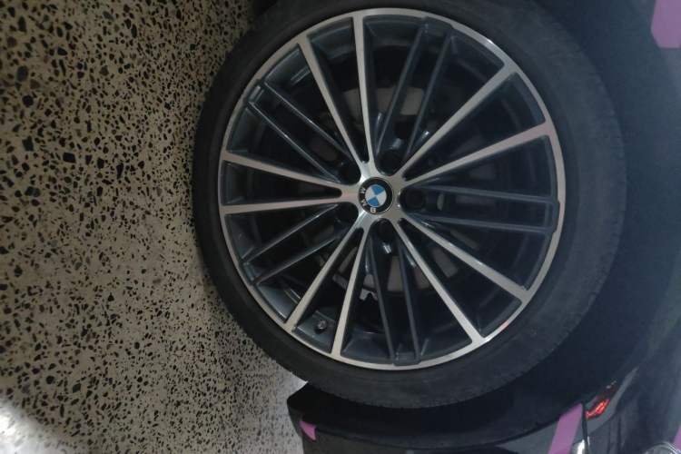 Used BMW 5 Series New Energy 2020 530Le Luxury Package Right Front Wheel Hub