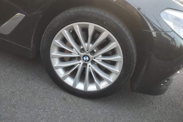 Used BMW 5 Series New Energy 2020 Mileage Upgrade Version 530Le Luxury Package Right Front Wheel Hub