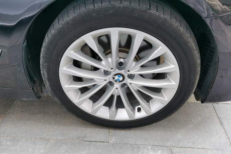 Used BMW 5 Series New Energy 2020 530Le Luxury Package Right Front Wheel Hub